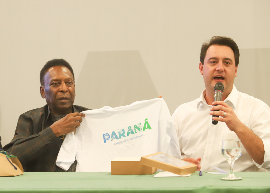 Governador recebe Pelé e lança campanha de incentivo ao esporte