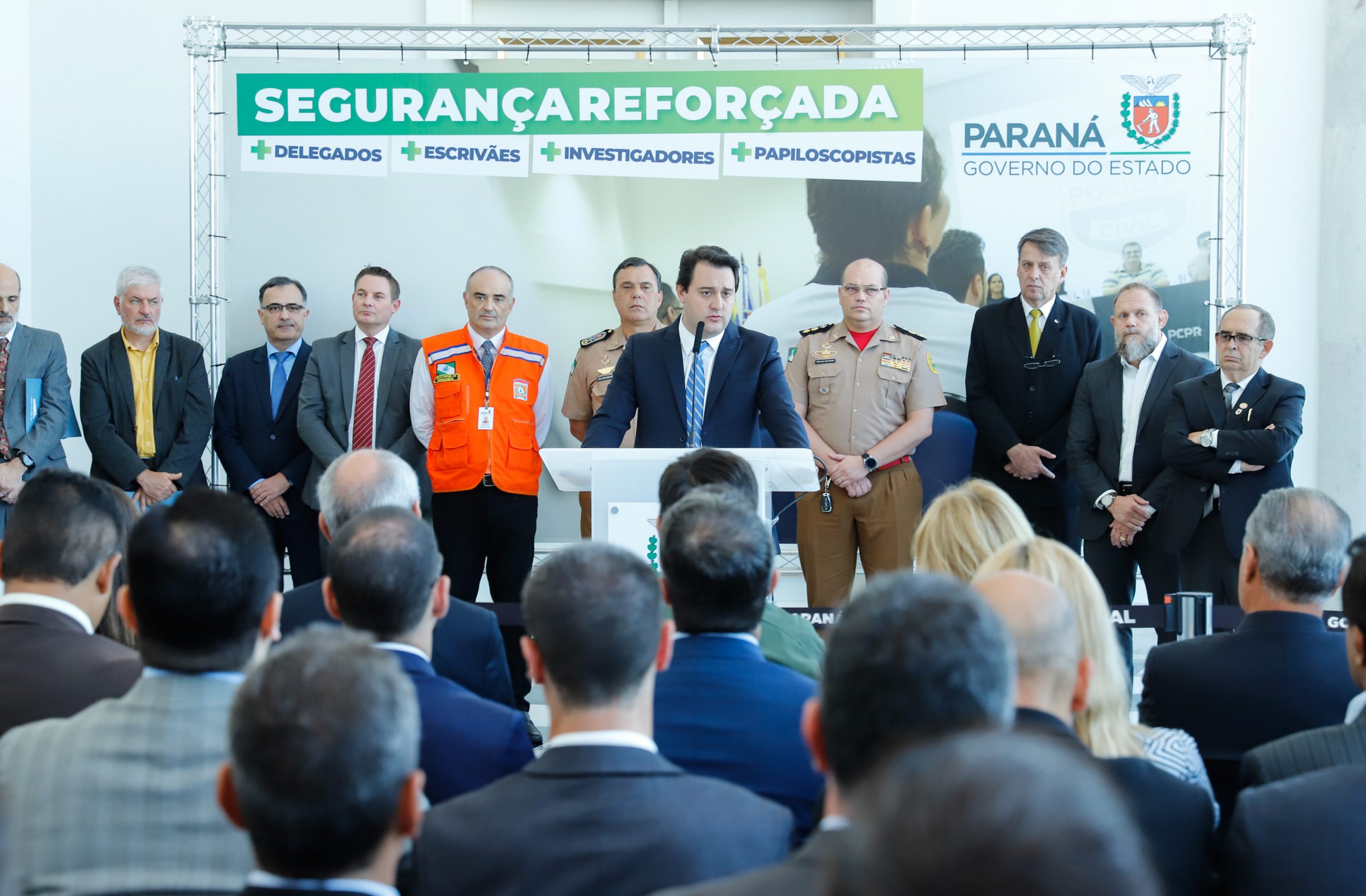 Read more about the article GOVERNADOR CONVOCA ESCRIVÃES E CONFIRMA CONCURSO DA POLÍCIA CIVIL